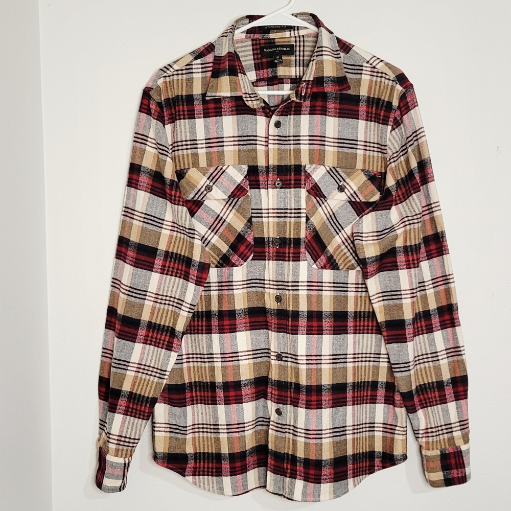 Banana Republic Men's 100% Cotton Red & Tan Flannel Button-Down Shirt. Size M